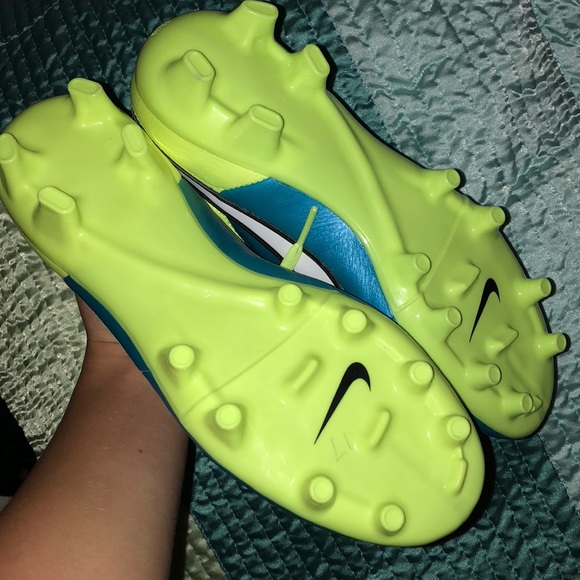 Nike Tempo Cleats - Picture 3 of 4